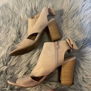 LC Lauren Conrad Nutmeg/nude heels size 8 bow back zipper open toe